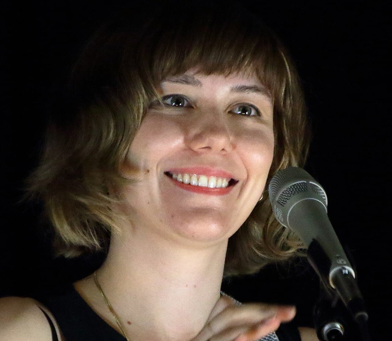 Molly Tuttle, guitarist