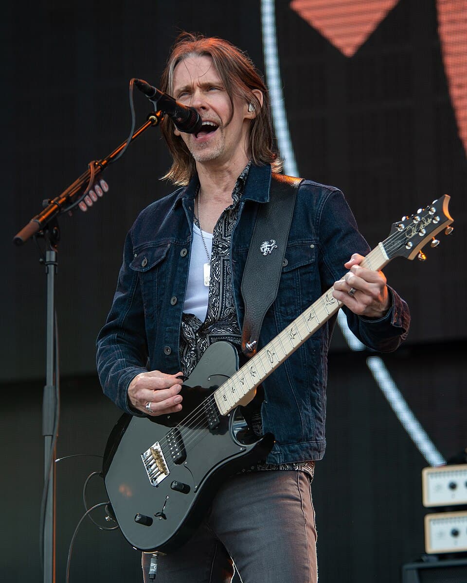 Myles Kennedy, guitarist