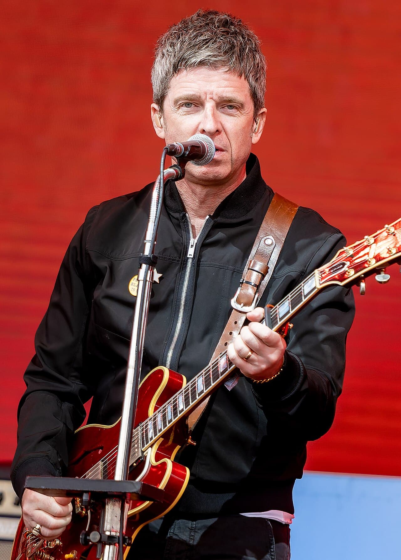 Noel Gallagher performing live with his Gibson ES-355, 2022