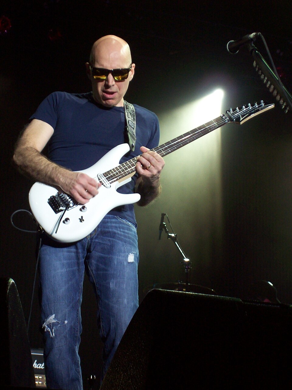 Joe Satriani, guitarist