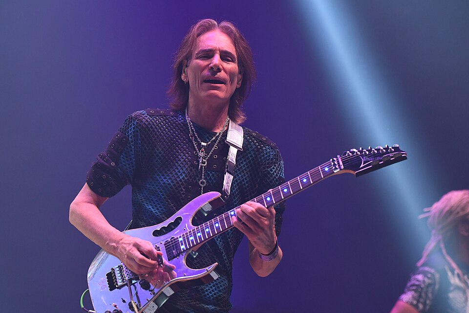 Steve Vai, guitarist