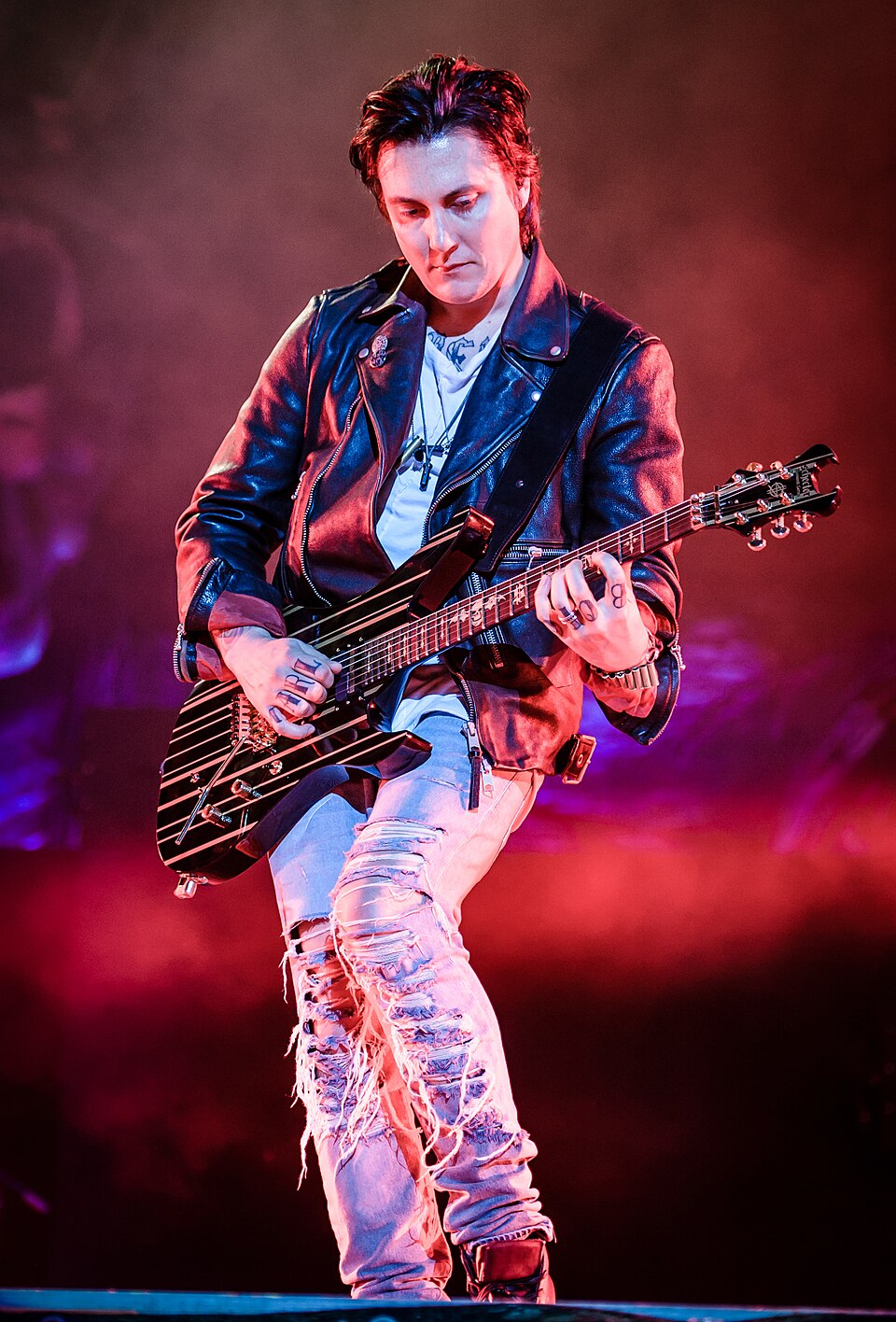 Synyster Gates, guitarist